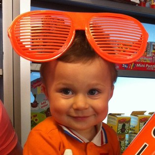 MEGA &Pi;&Omicron;&Rho;&Tau;&Omicron;&Kappa;&Alpha;&Lambda;&Iota; &Gamma;&Upsilon;&Alpha;&Lambda;&Iota;&Alpha; &Mu;&Epsilon; &Gamma;&Rho;&Iota;&Lambda;&Iota;&Epsilon;&Sigma; SHUTTER SHADES (8 &tau;&mu;&chi;.)
